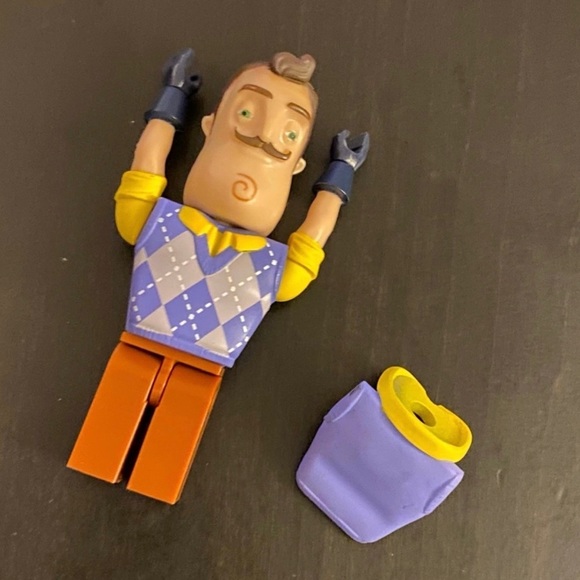 Hello Neighbor ‘The Neighbor’ Figure & Interchangeable Sweater - Picture 1 of 7